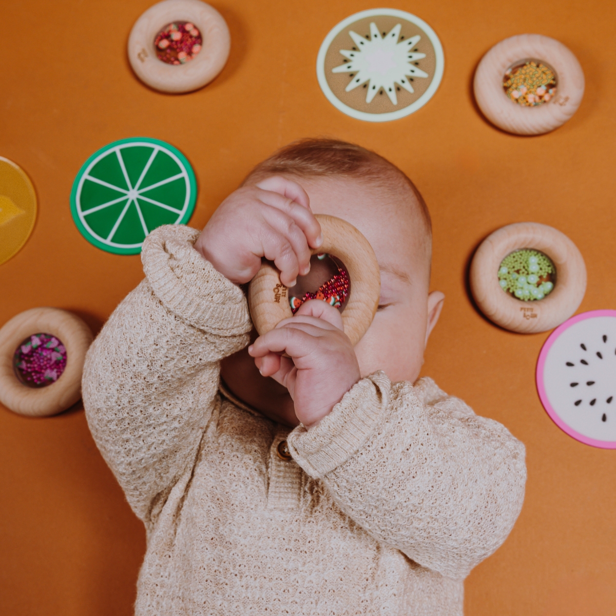 Hochet sensoriel Sensory Donut carottes (Petit Boum) - Image 2