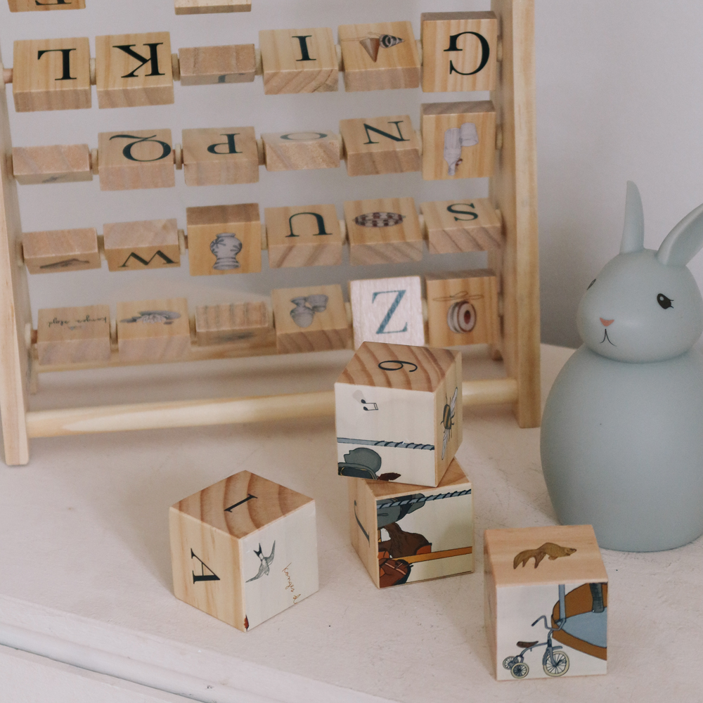 Cadre de cubes en bois abécédaire (Konges Slojd) - Image 1