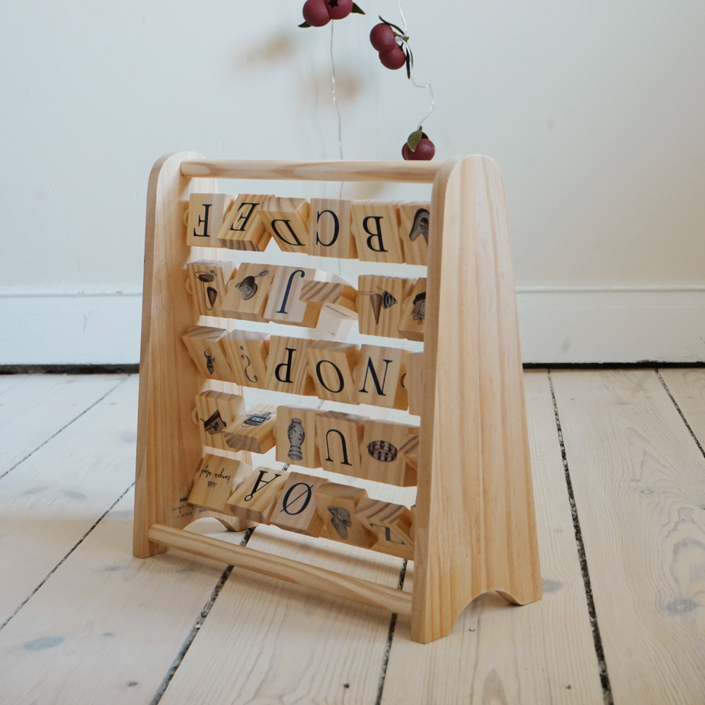 Cadre de cubes en bois abécédaire (Konges Slojd) - Image 2