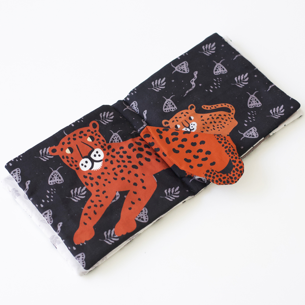 Livre bébé en tissu Peekaboo Jungle (Wee Gallery) - Image 3