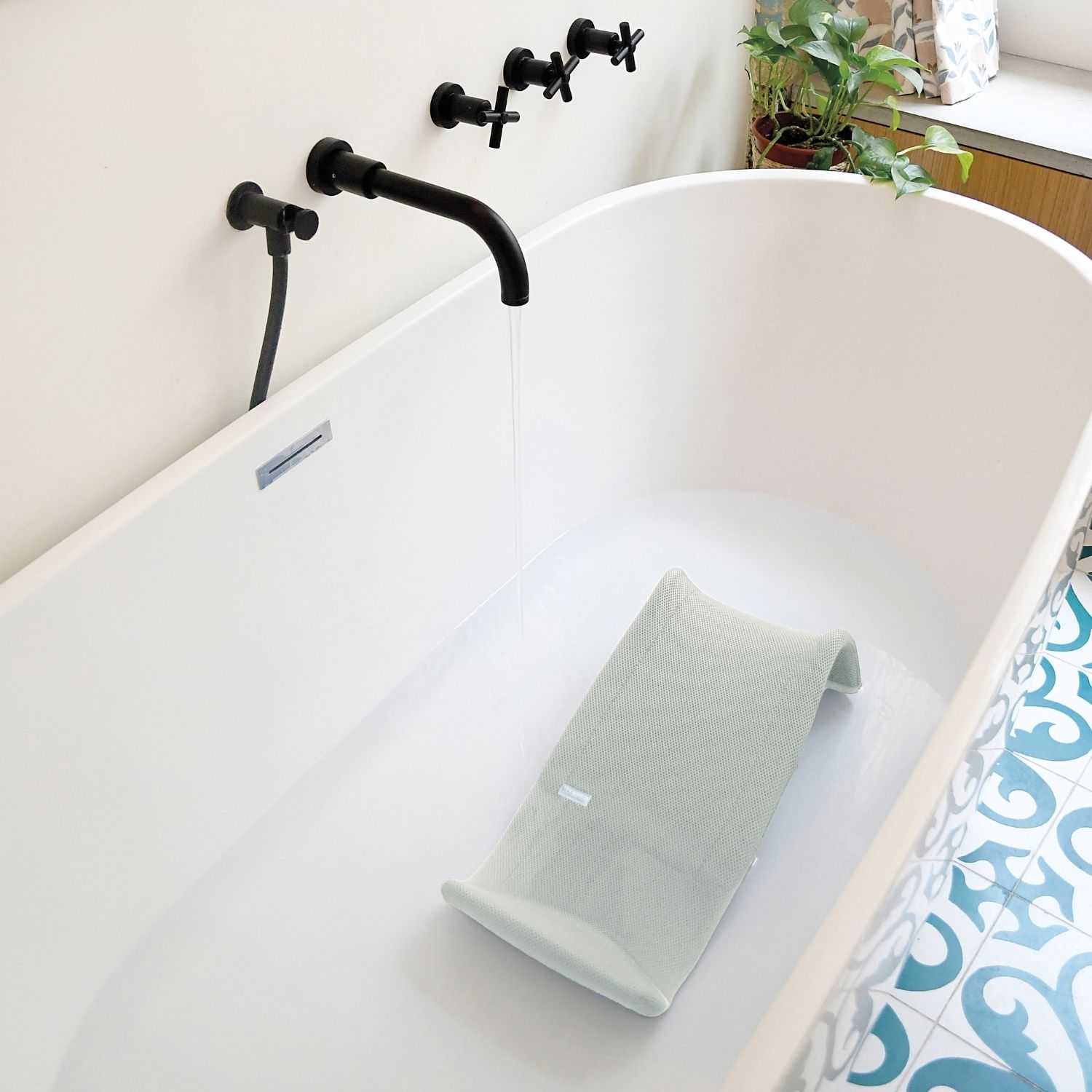 Transat de bain ergonomique Transatdo Gris Velours (Béaba) - Image 1