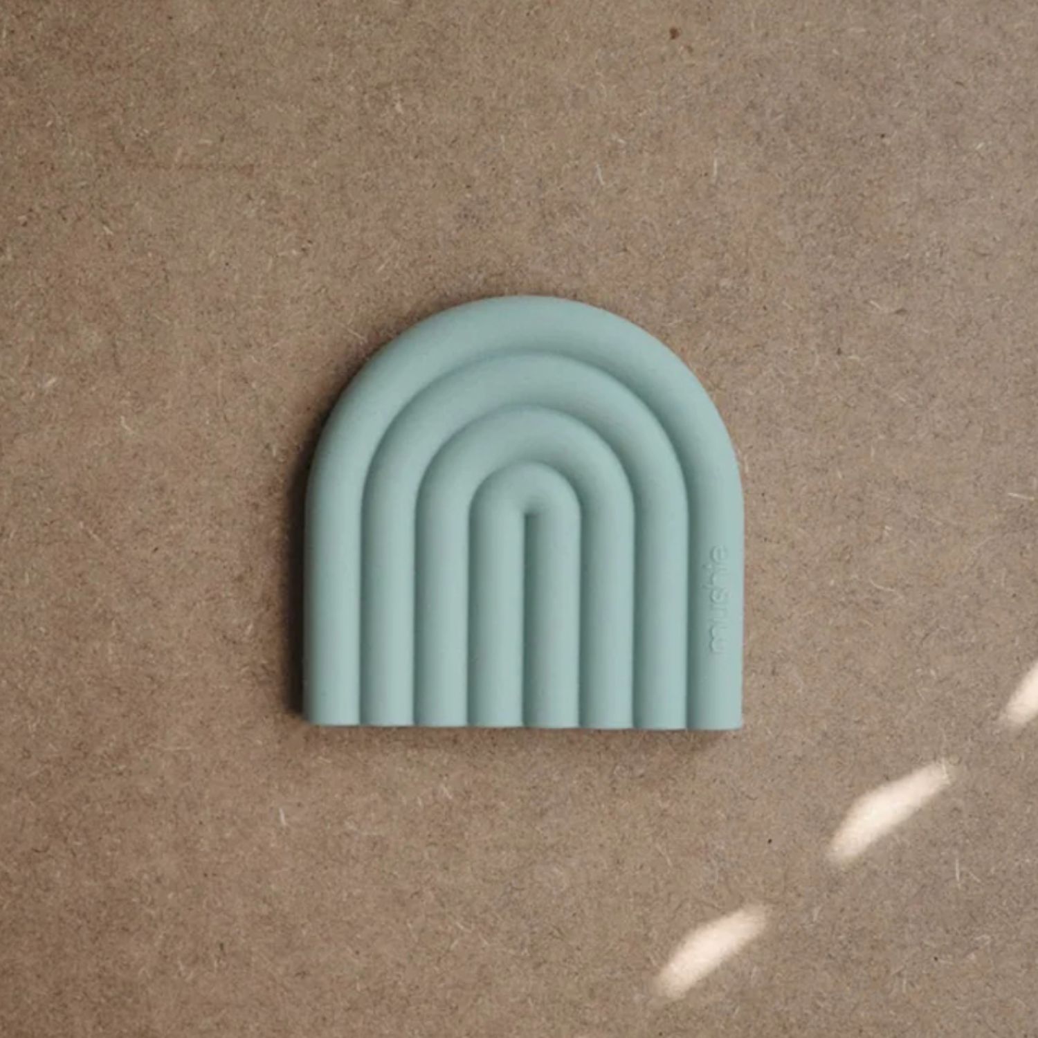 Jouet de dentition Rainbow Cambrige Blue (Mushie) - Image 4