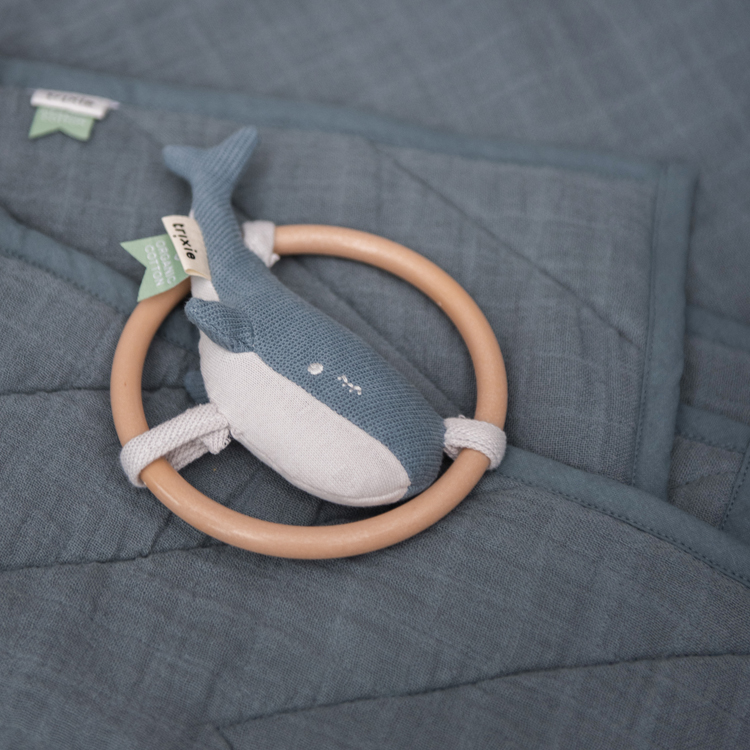 Hochet en bois Baleine (Trixie) - Image 3