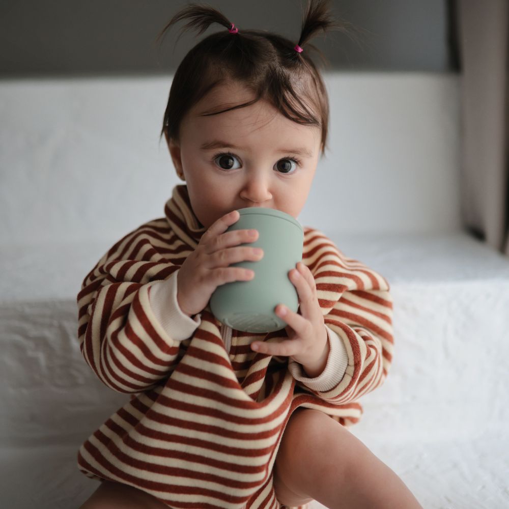 Tasse à bec en silicone Blush (Mushie) - Image 1