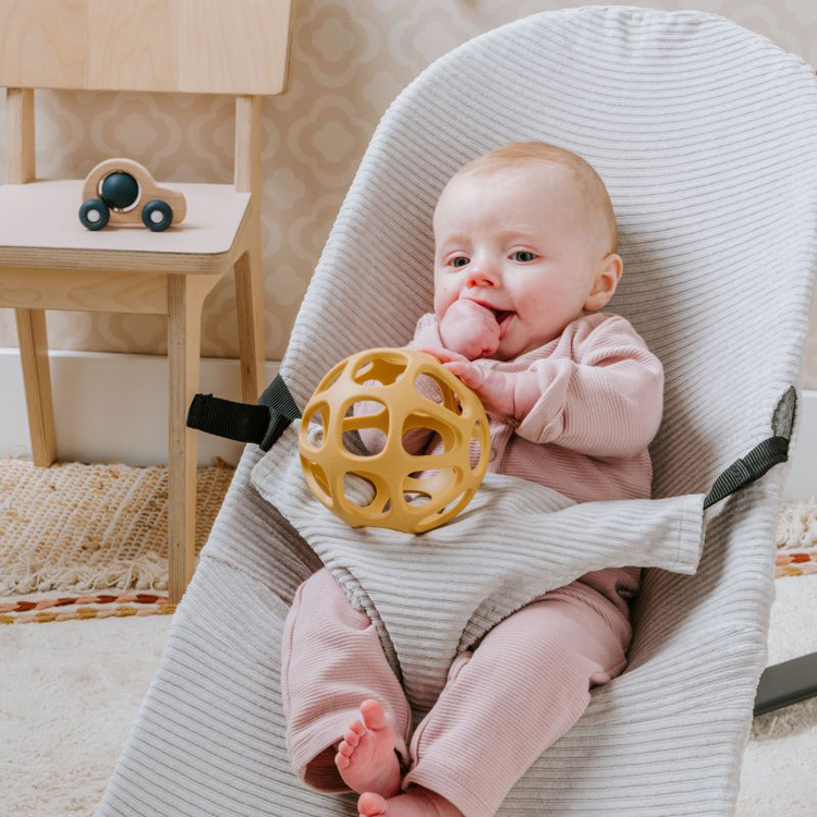 Balle de préhension en silicone Ocre (Baby's Only) - Image 5