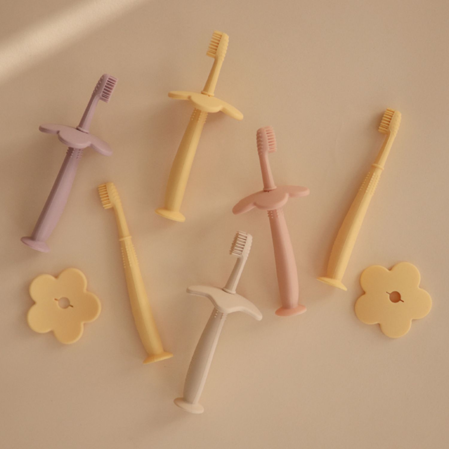 Mushie - Brosse à dent d'apprentissage fleur Soft lilac