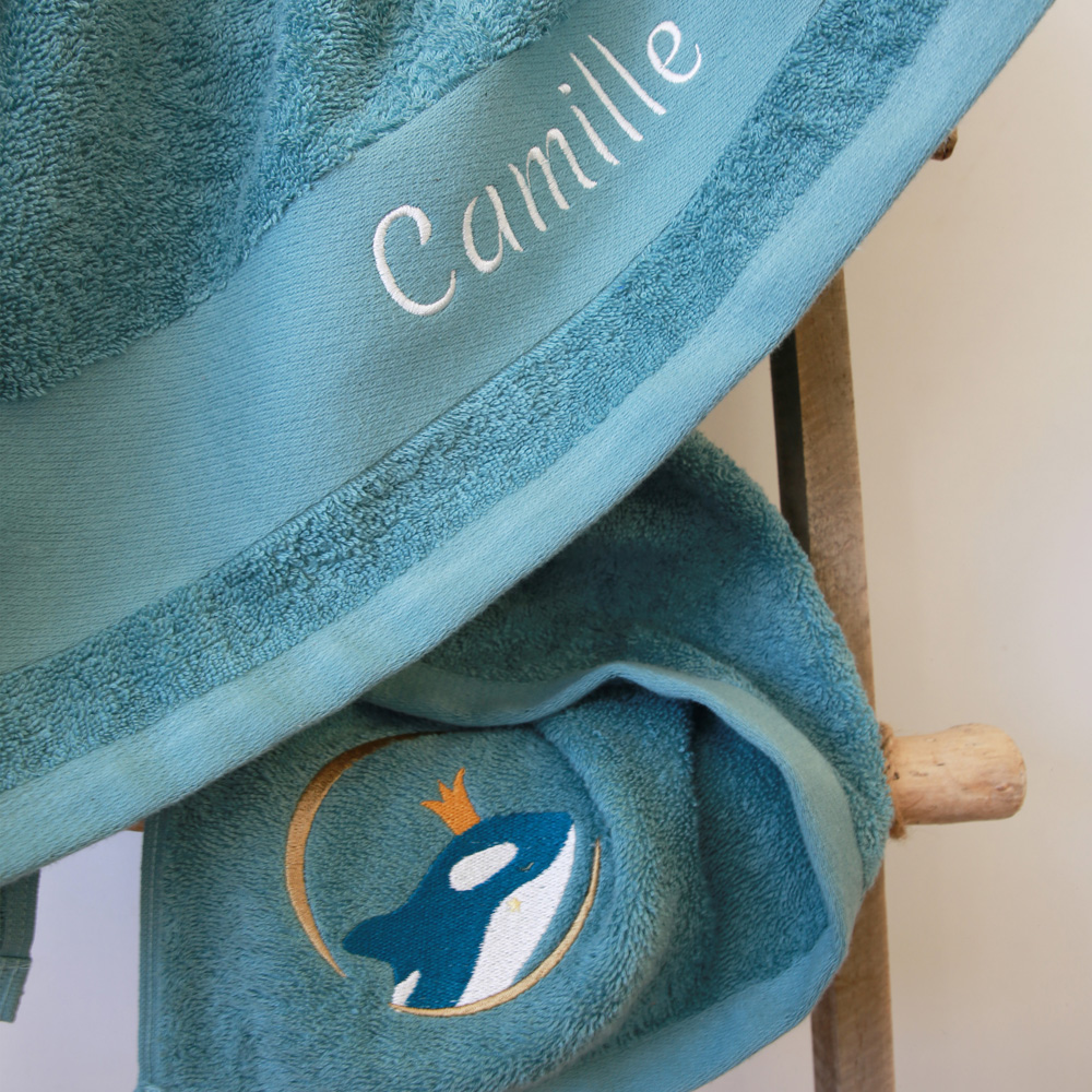 Serviette de bain orque océan personnalisable (70 x 140 cm) (L'oiseau bateau) - Image 1