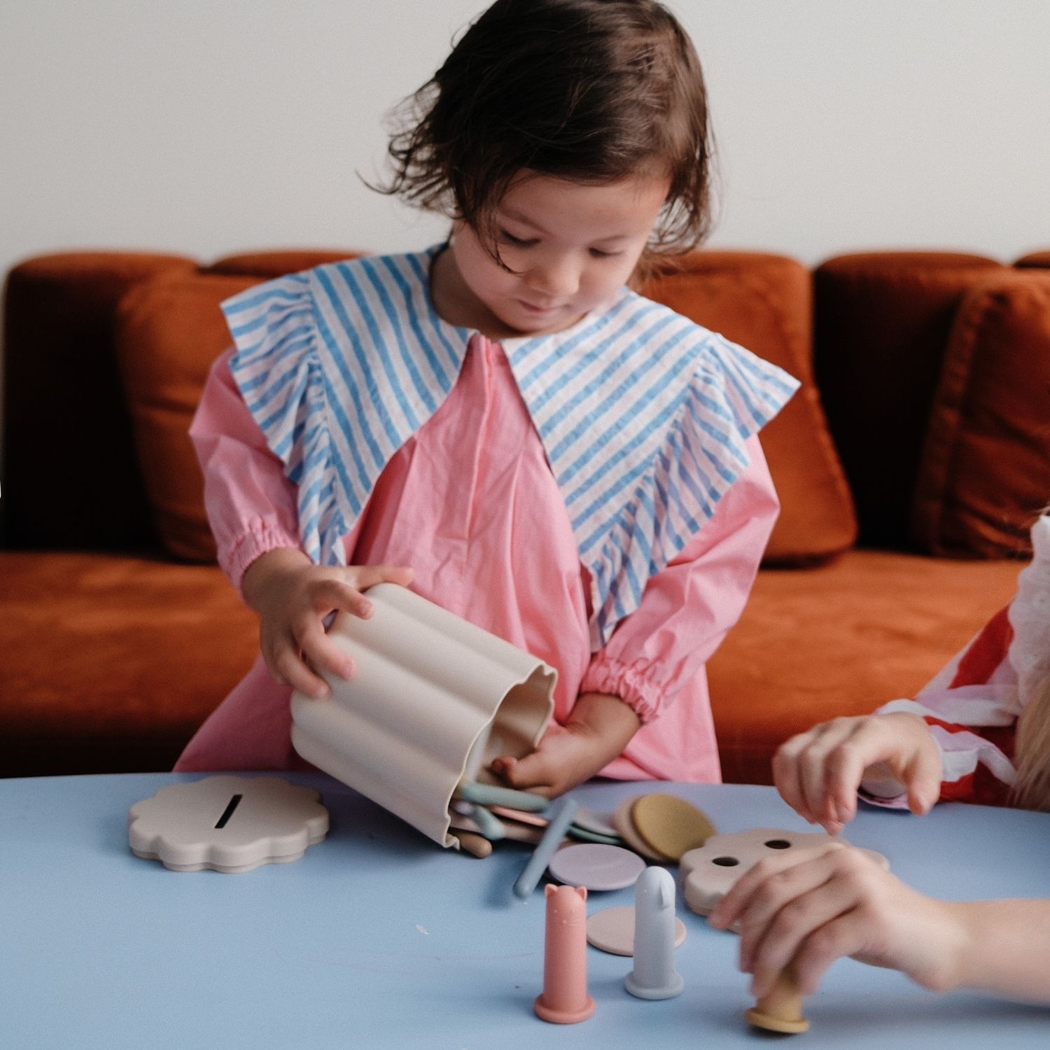 Boîte à formes Coin & Tube (Mushie) - Image 2