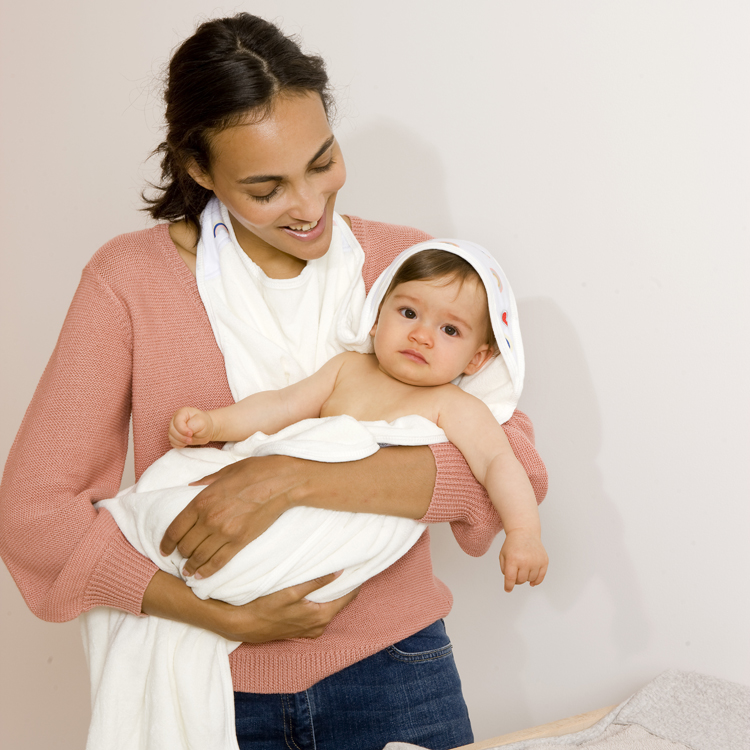 Serviette tablier de bain papillon Arc-en-ciel (108 x 107 cm) (Baby to Love) - Image 5