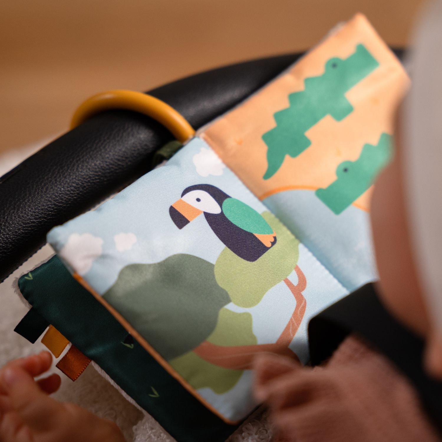 Livre en tissu bébé Jungle (Little Big Friends) - Image 2