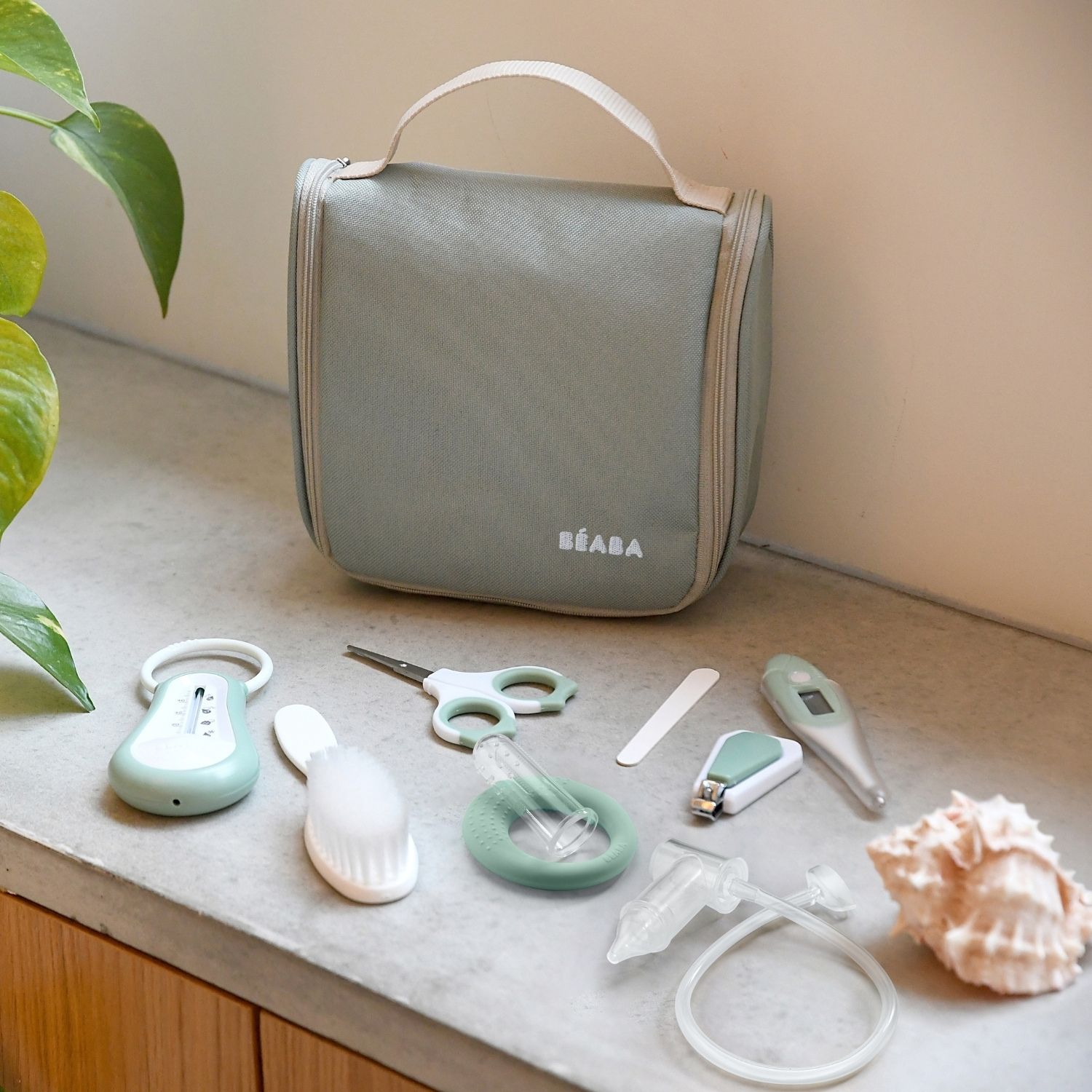 Béaba - Trousse de soin Nomade Sauge (10 accessoires)