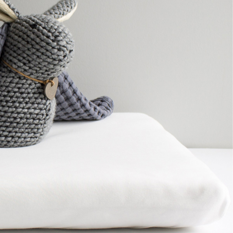Drap housse de berceau en coton bio blanc (40 x 80 cm) (Kadolis) - Image 2