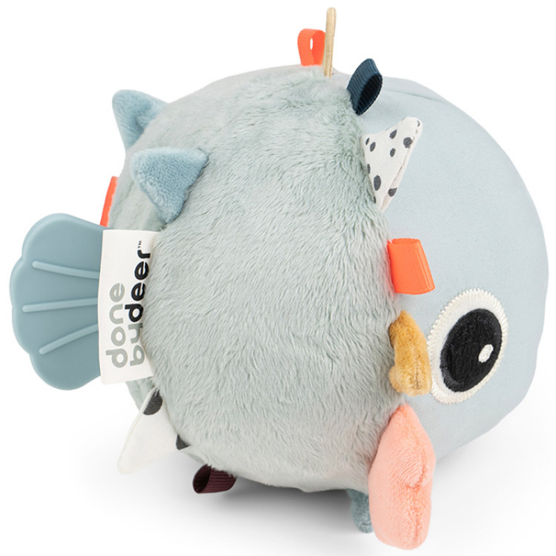 Done by deer - Balle d'éveil poisson Puffee bleu (12 cm)