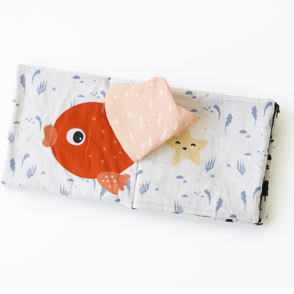 Livre bébé en tissu Peekaboo Pets (Wee Gallery) - Image 3