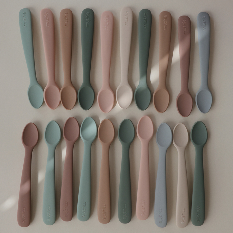 Lot de 2 cuillères en silicone Natural-Dried thyme (Mushie) - Image 3