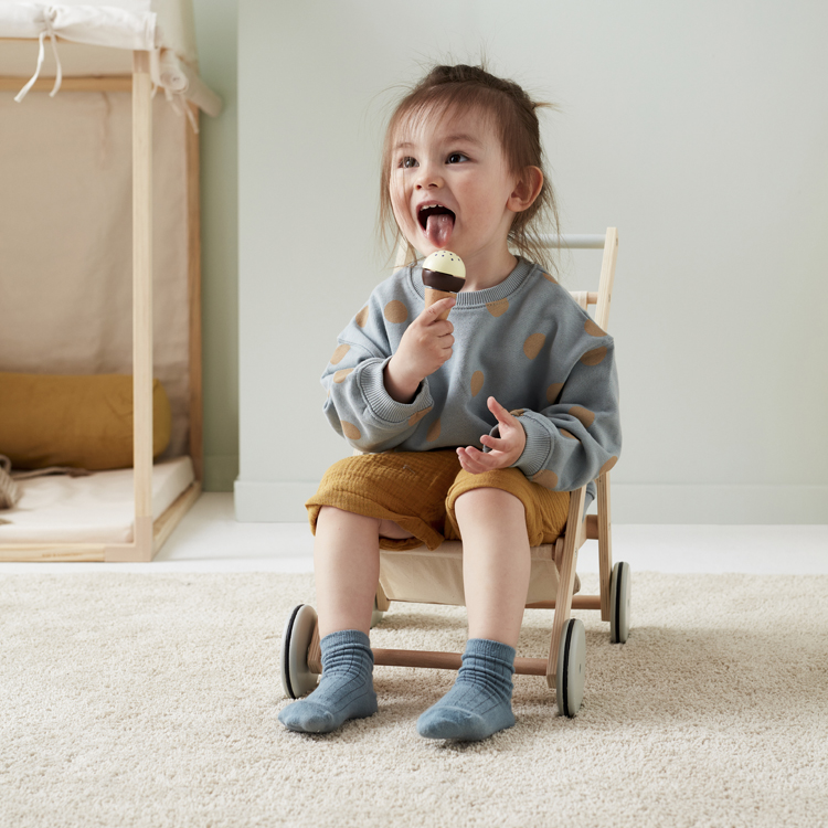 Poussette en bois pour poupée nature (Kid's Concept) - Image 2