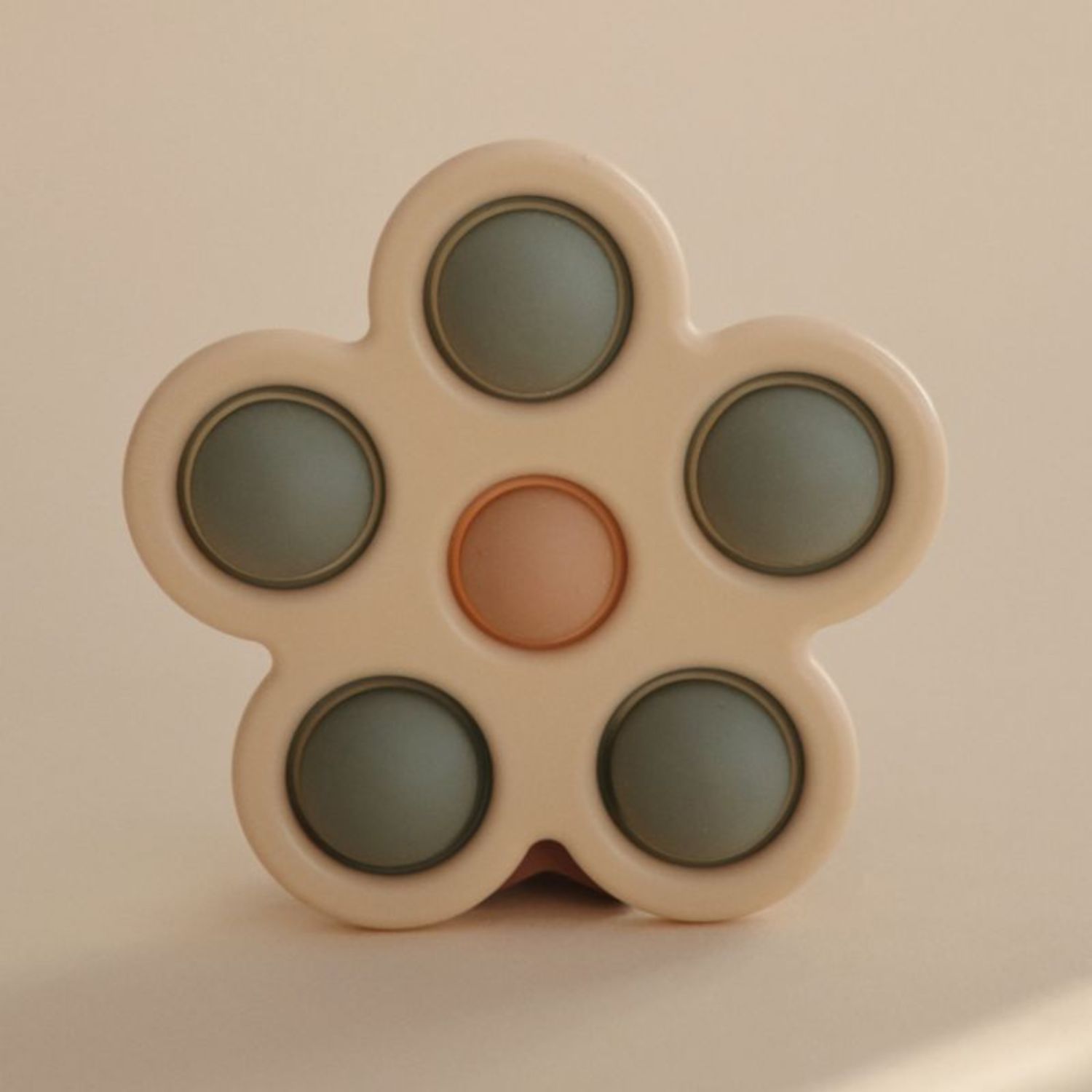 Jouet en silicone Fleur Dried thyme-Natural-Shifting sand (Mushie) - Image 4