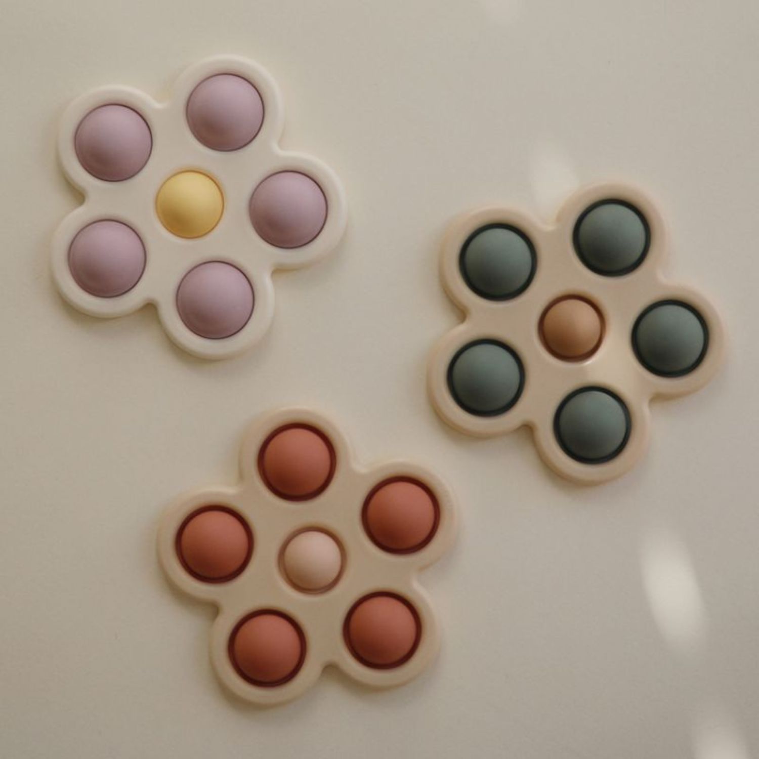 Jouet en silicone Fleur Dried thyme-Natural-Shifting sand (Mushie) - Image 5