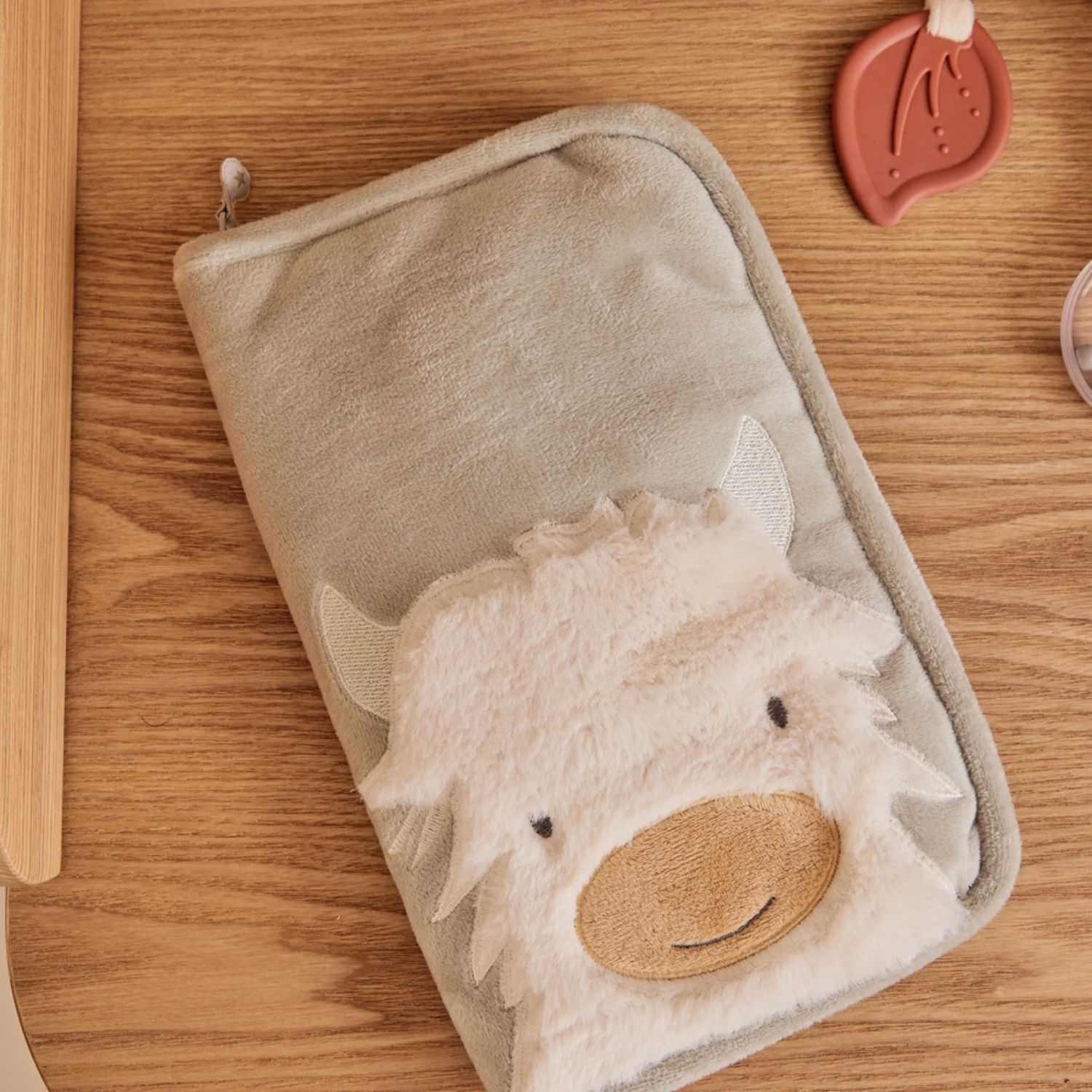 Noukie's - Protège carnet de santé fausse fourrure verte Fluffy
