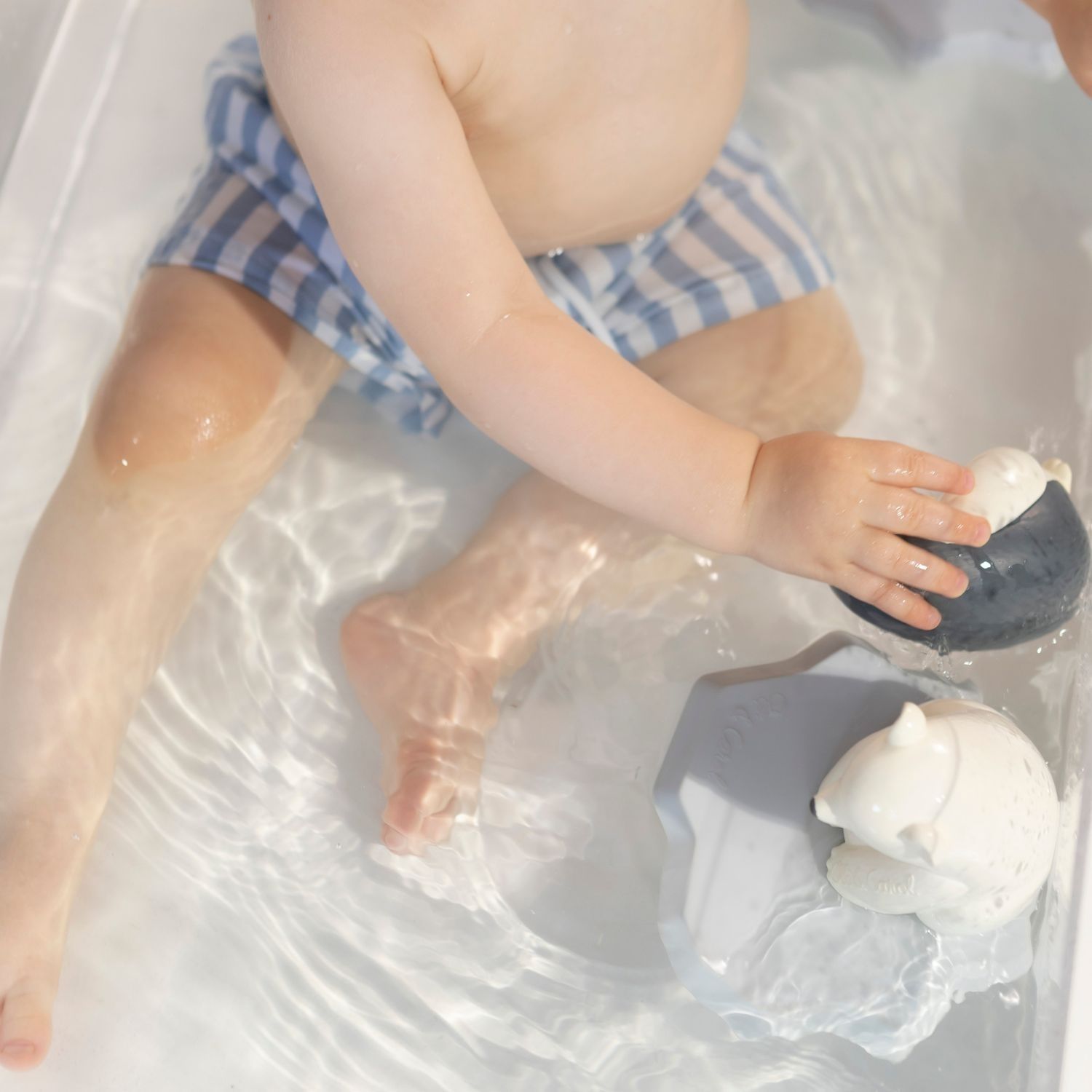 Jouet de bain Ours Polaire (Oli and Carol) - Image 4