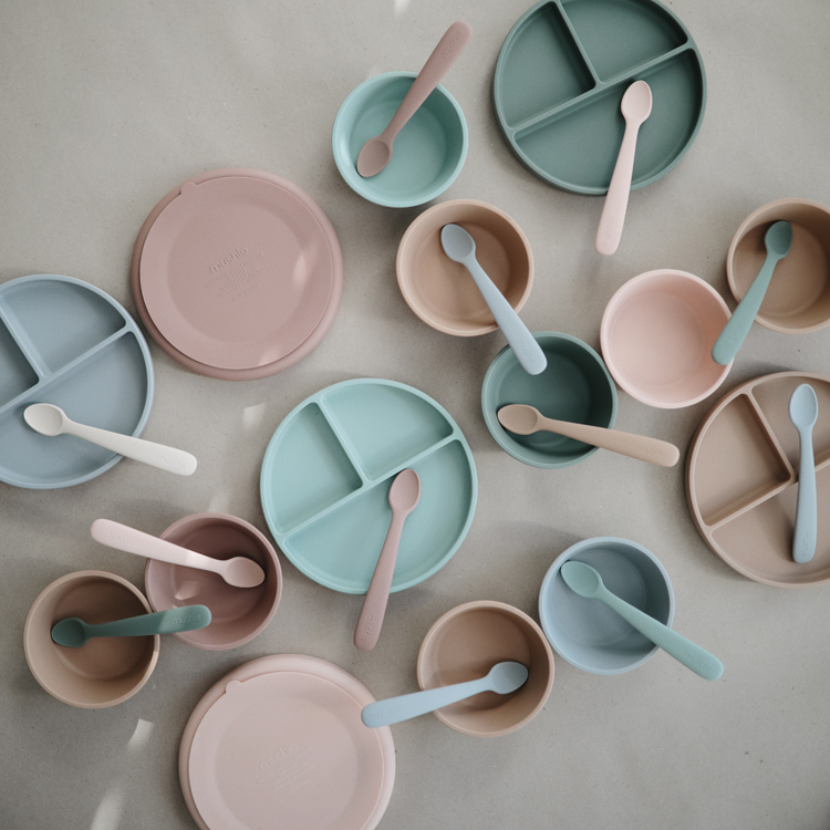 Assiette à compartiments en silicone avec ventouse Blush (Mushie) - Image 2