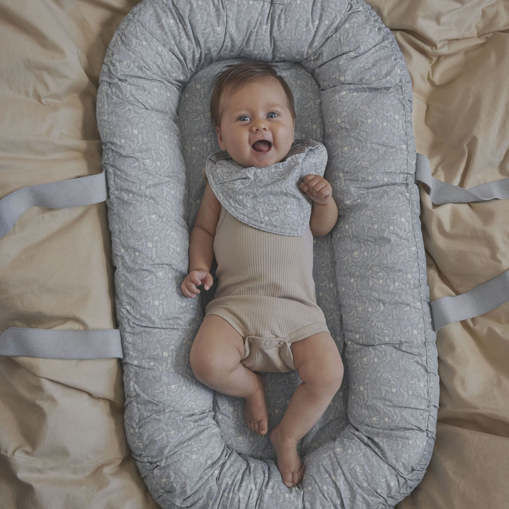 Réducteur de lit Baby Nest Monkey Sunrise bleu (Elodie Details) - Image 2