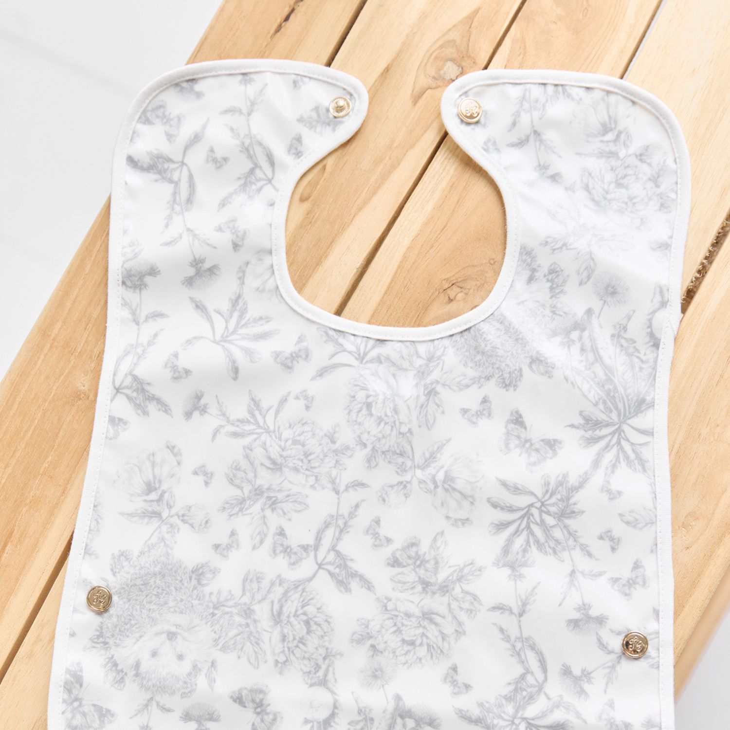Bavoir enduit Toile de Jouy gris clair (Tartine et Chocolat) - Image 3
