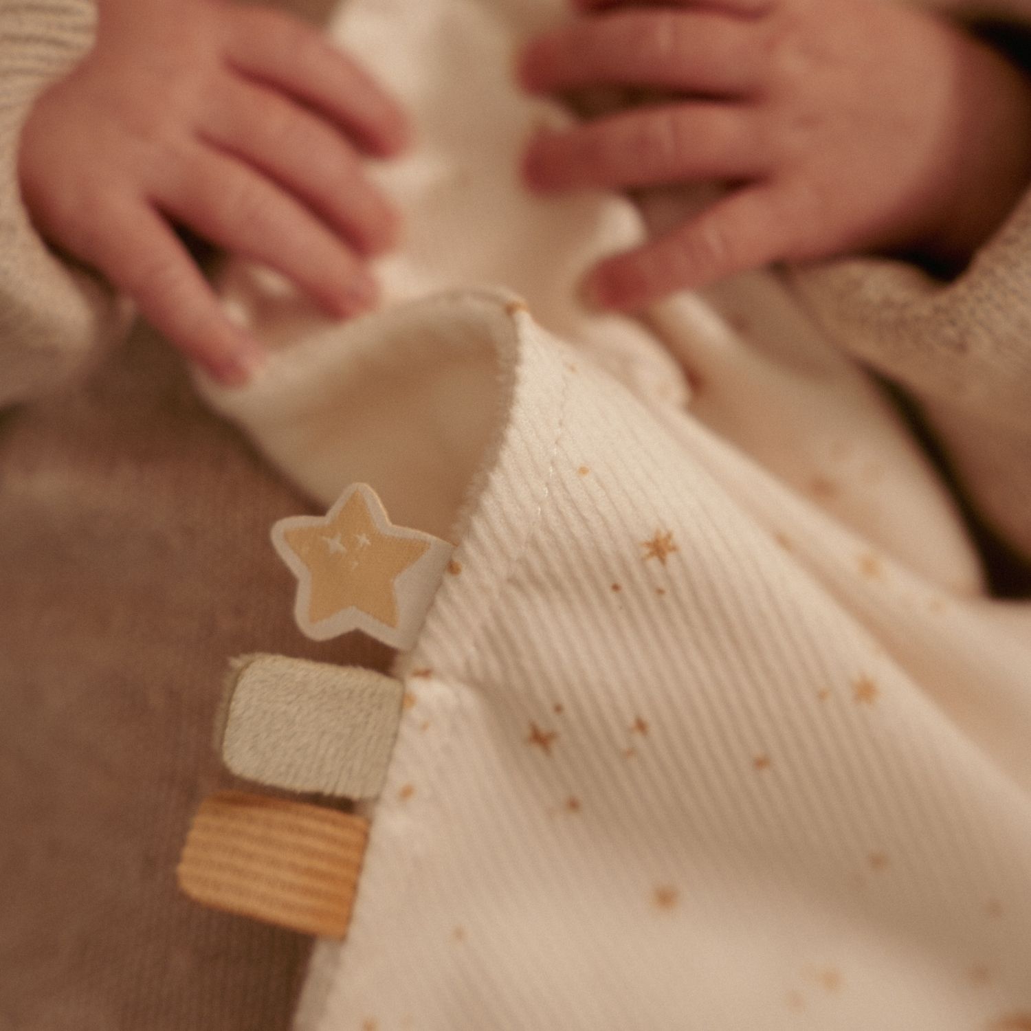 Doudou avec jouet de dentition Newborn (Little Dutch) - Image 4