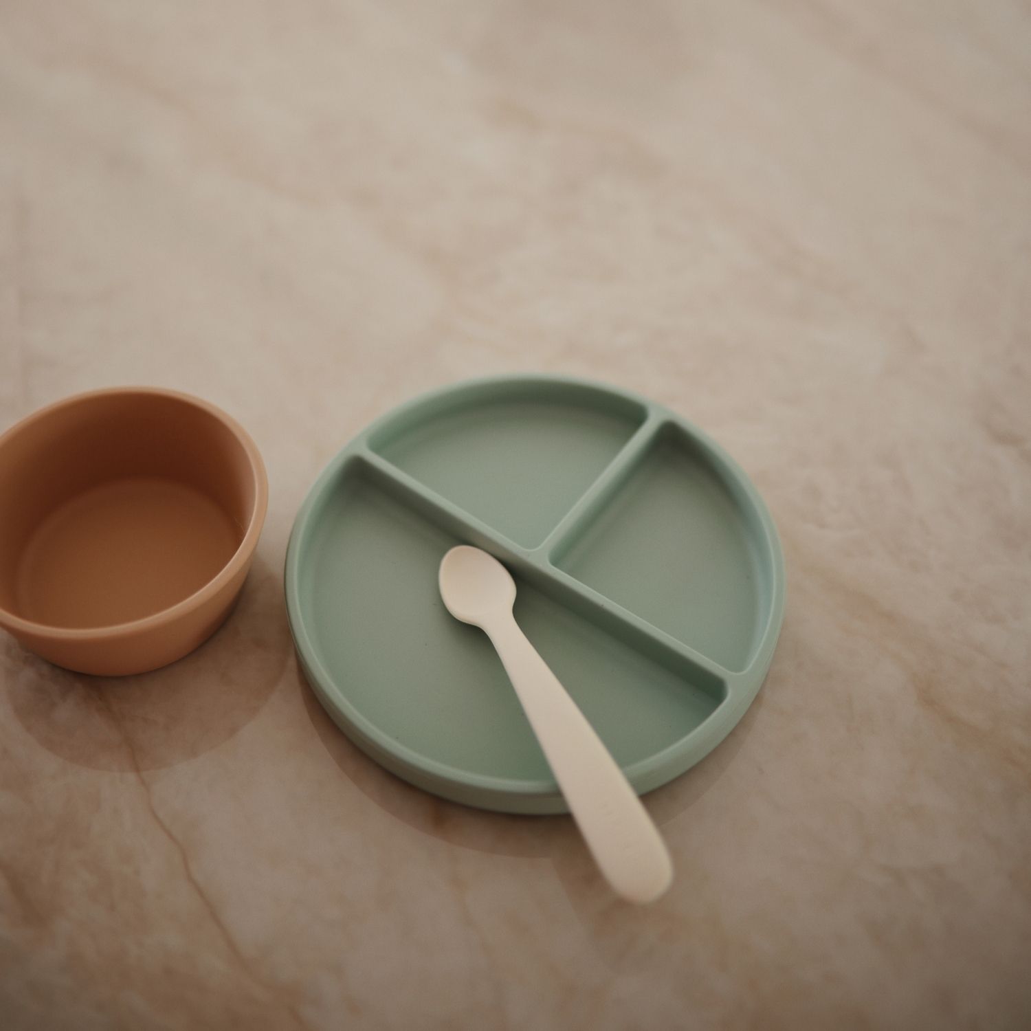 Lot de 2 cuillères en silicone Cambridge Blue-Shifting Sand (Mushie) - Image 3
