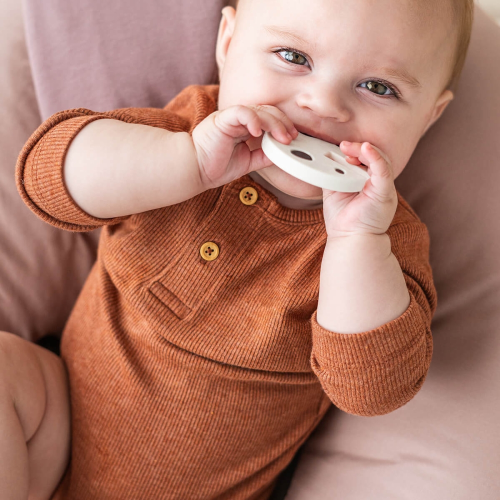 Jouet motricité Ozzo en bois (Done by Deer) - Image 3