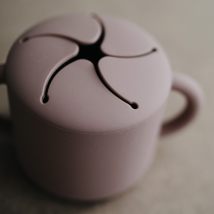 Tasse à goûter Snack cup Cloudy mauve (Mushie) - Image 5